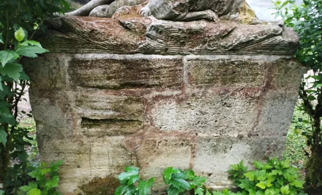 Restauration d'une statue en ciment à Cornod